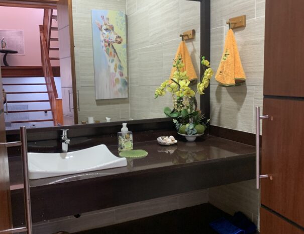Private beachfront villa with ocean views and wraparound terrace on Saboga Island, Panama by Bannaba Stays (22)