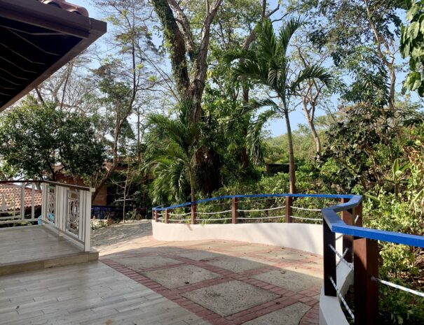 Private beachfront villa with ocean views and wraparound terrace on Saboga Island, Panama by Bannaba Stays (22)