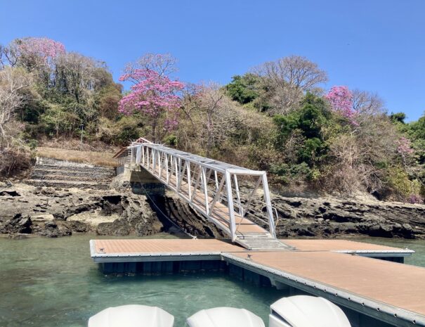 Private beachfront villa with ocean views and wraparound terrace on Saboga Island, Panama by Bannaba Stays (22)